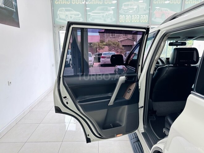 Toyota Land Cruiser Prado-16