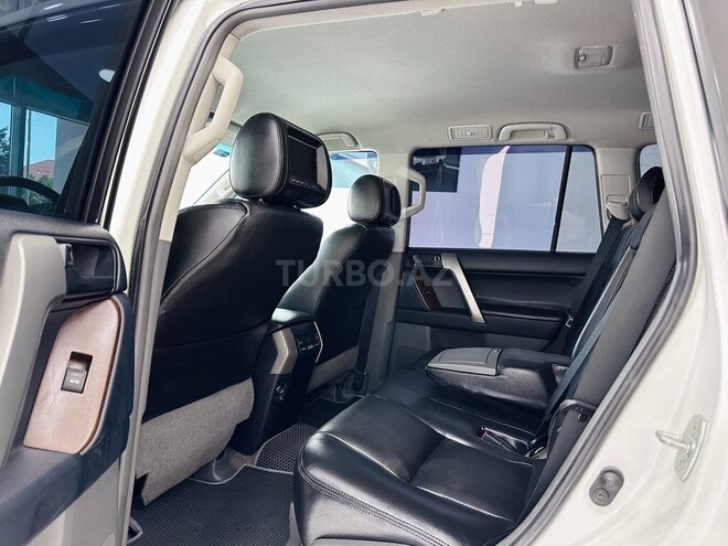 Toyota Land Cruiser Prado-17