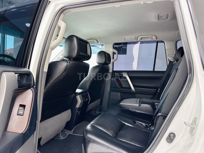 Toyota Land Cruiser Prado-29