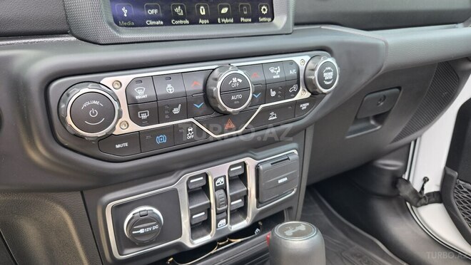 Jeep Wrangler-12