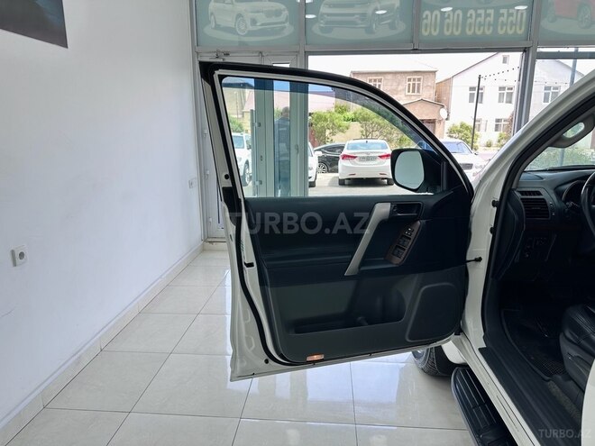 Toyota Land Cruiser Prado-18