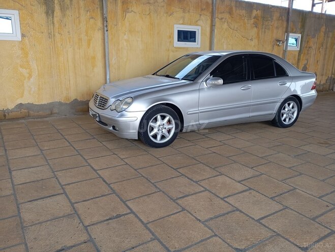 Mercedes C 180 2001, 260,300 km - 1.8 l - Salyan