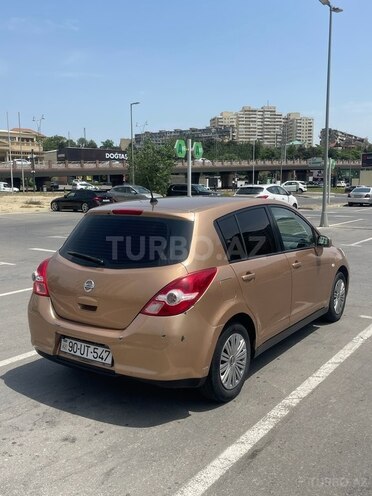 Nissan Tiida-6