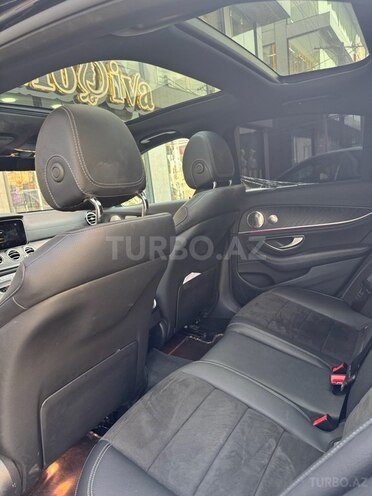 Mercedes E 300 e-4