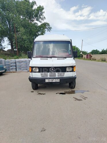 Mercedes 208 D 1994, 450,000 km - 2.3 л - Qusar
