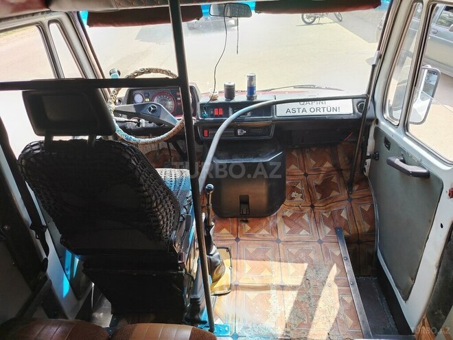 Mercedes 208 D 1994, 450,000 km - 2.3 л - Qusar