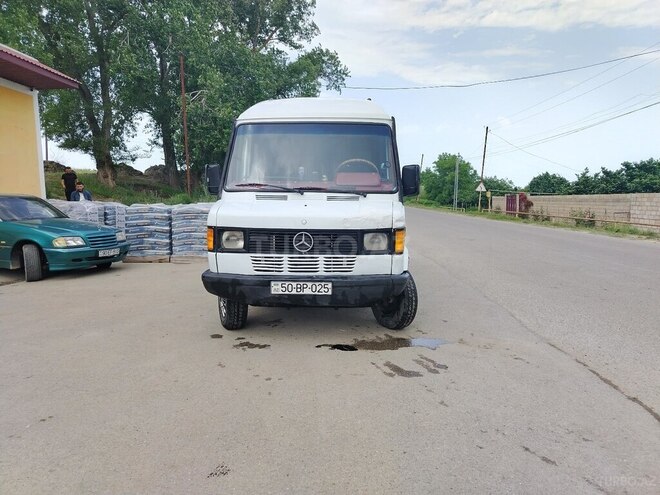 Mercedes 208 D 1994, 450,000 km - 2.3 л - Qusar