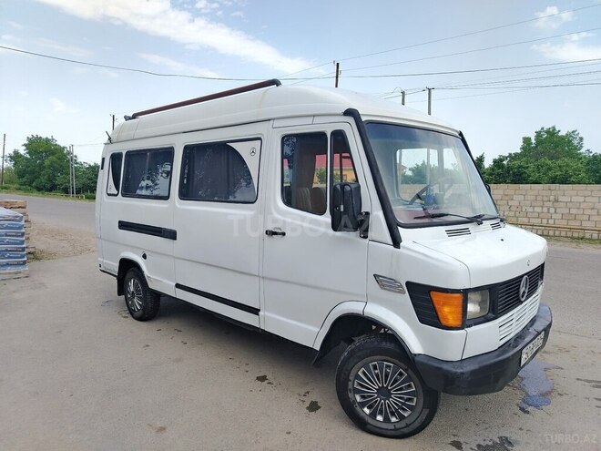 Mercedes 208 D 1994, 450,000 km - 2.3 л - Qusar