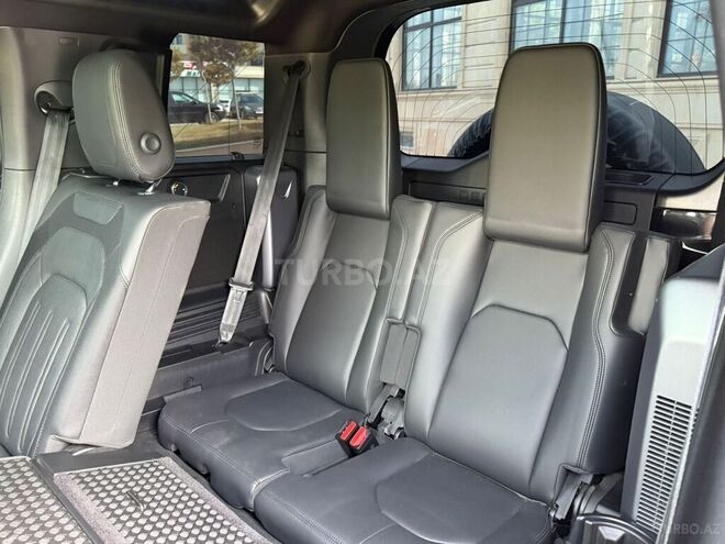 Land Rover Defender-8