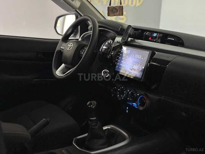 Toyota Hilux-12