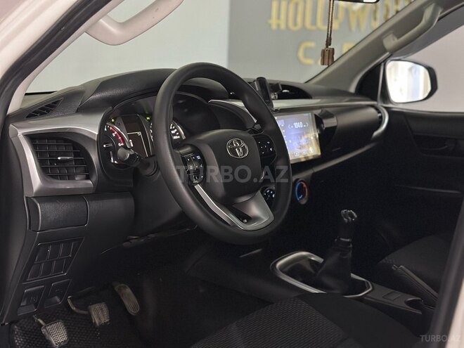 Toyota Hilux-11