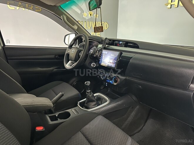 Toyota Hilux-13
