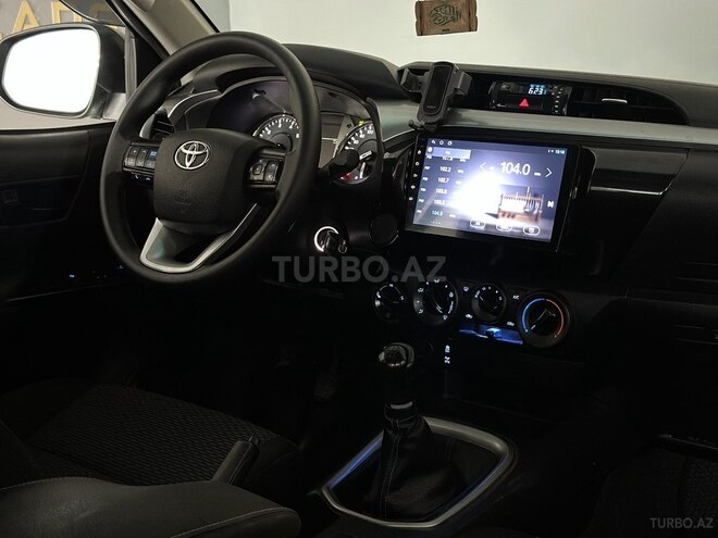 Toyota Hilux-14
