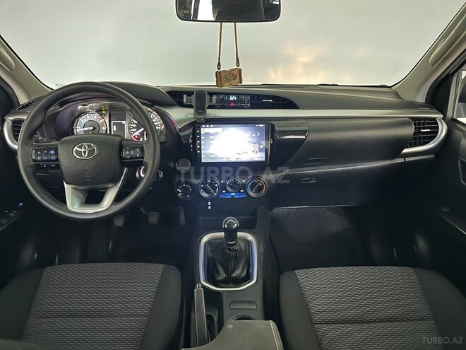 Toyota Hilux-18