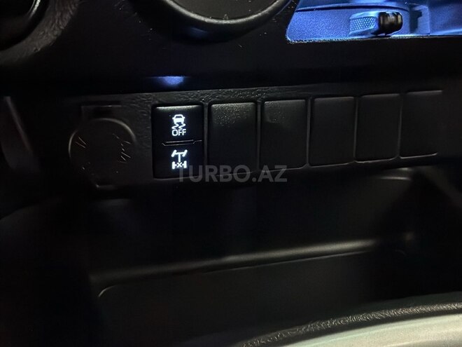 Toyota Hilux-21