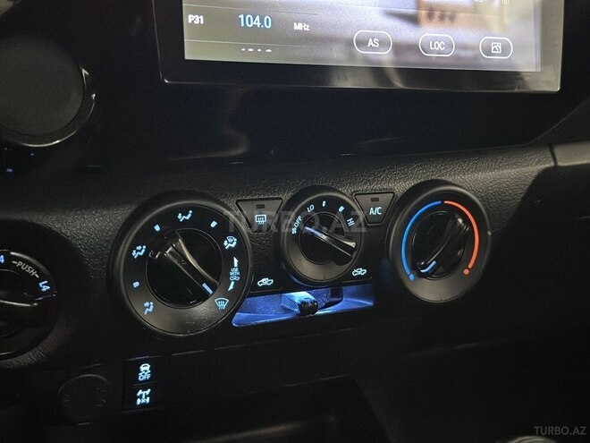 Toyota Hilux-23