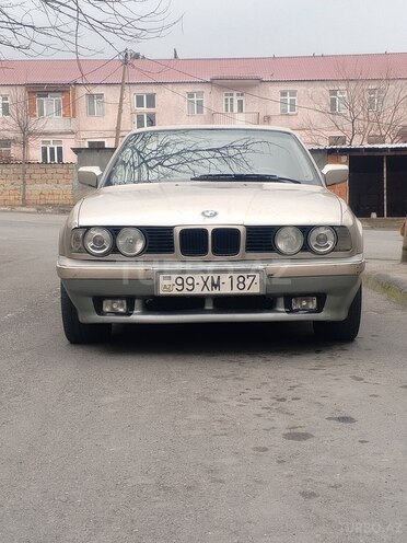 BMW 525 1989, 256,998 km - 2.5 l - Qax