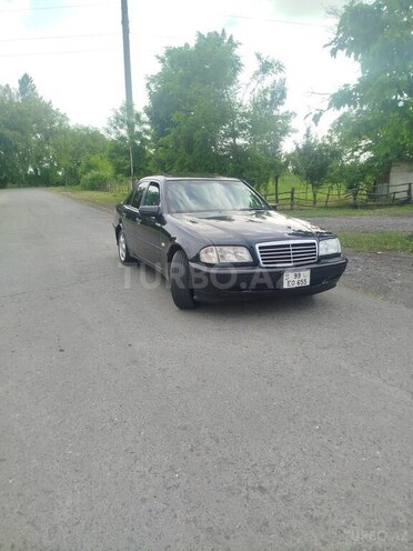 Mercedes C 200 1999, 200,000 km - 2.0 л - Qax