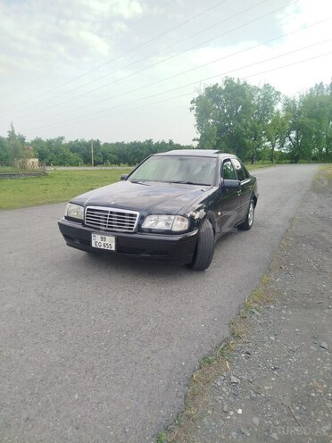 Mercedes C 200 1999, 200,000 km - 2.0 л - Qax