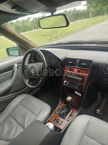Mercedes C 200 1999, 200,000 km - 2.0 л - Qax