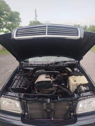 Mercedes C 200 1999, 200,000 km - 2.0 л - Qax