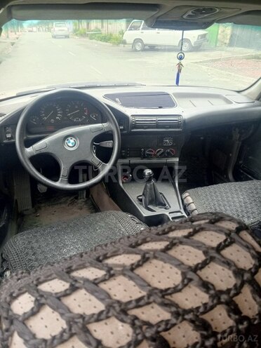 BMW 525 1989, 256,998 km - 2.5 l - Qax