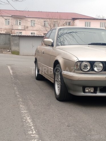 BMW 525 1989, 256,998 km - 2.5 l - Qax