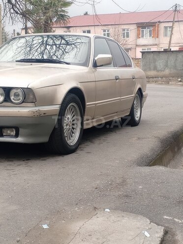 BMW 525 1989, 256,998 km - 2.5 l - Qax