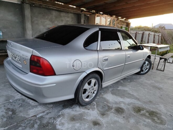 Opel Vectra 1999, 241,000 km - 1.6 l - Qax