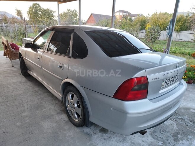 Opel Vectra 1999, 241,000 km - 1.6 l - Qax