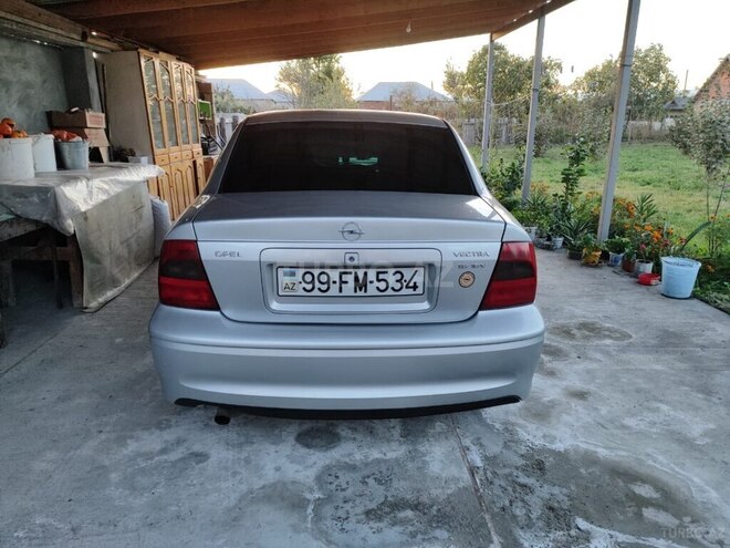 Opel Vectra 1999, 241,000 km - 1.6 l - Qax