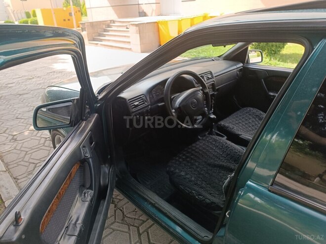Opel Vectra 1994, 355,352 km - 1.6 l - Zaqatala