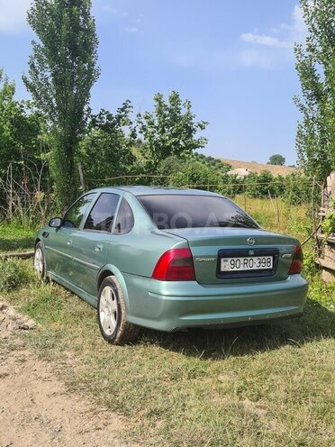 Opel Vectra 1999, 279,000 km - 1.6 l - Qusar