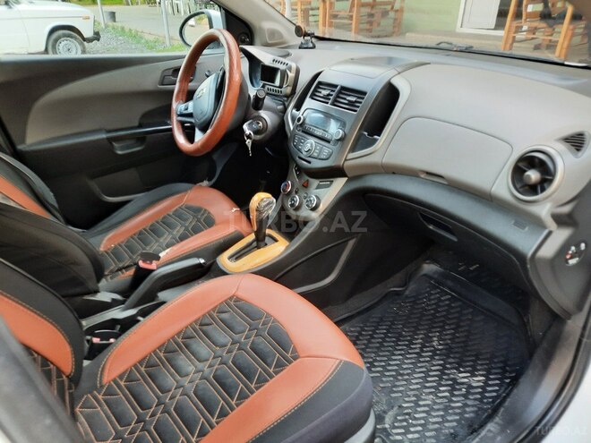 Chevrolet Aveo 2012, 196,000 km - 1.4 l - Salyan