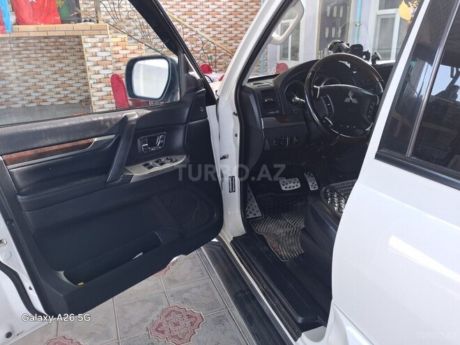 Mitsubishi Pajero 2012, 195,562 km - 3.5 l - Neftçala