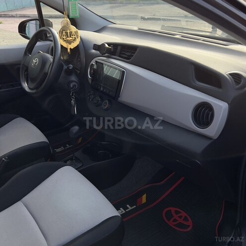 Toyota Vitz 2011, 102,000 km - 1.3 l - Sumqayıt