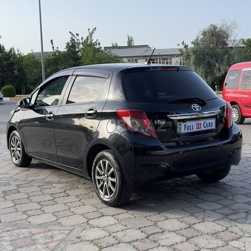 Toyota Vitz 2011, 102,000 km - 1.3 l - Sumqayıt