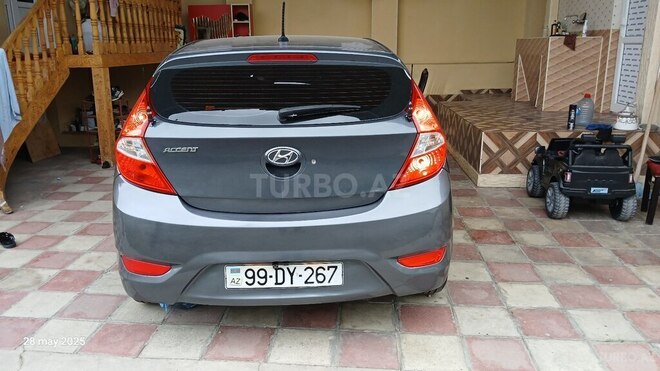 Hyundai Accent 2011, 182,000 km - 1.5 l - Samux