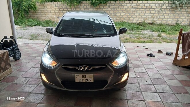 Hyundai Accent 2011, 182,000 km - 1.5 l - Samux