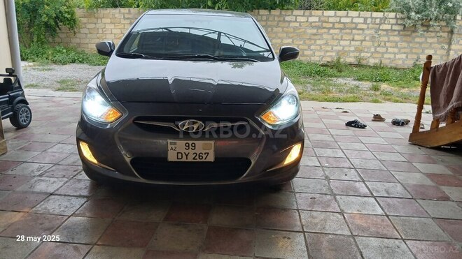 Hyundai Accent 2011, 182,000 km - 1.5 l - Samux