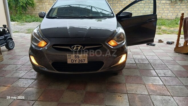Hyundai Accent 2011, 182,000 km - 1.5 l - Samux
