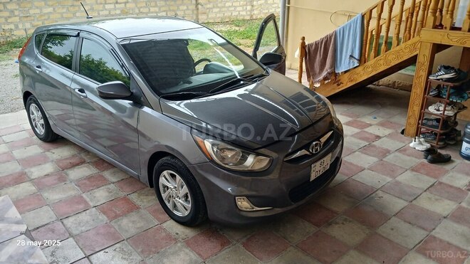 Hyundai Accent 2011, 182,000 km - 1.5 l - Samux