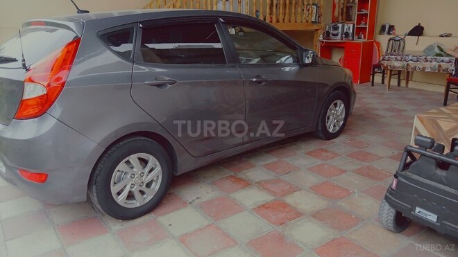 Hyundai Accent 2011, 182,000 km - 1.5 l - Samux