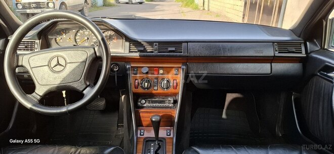 Mercedes E 220 1993, 500,000 km - 2.2 л - Quba