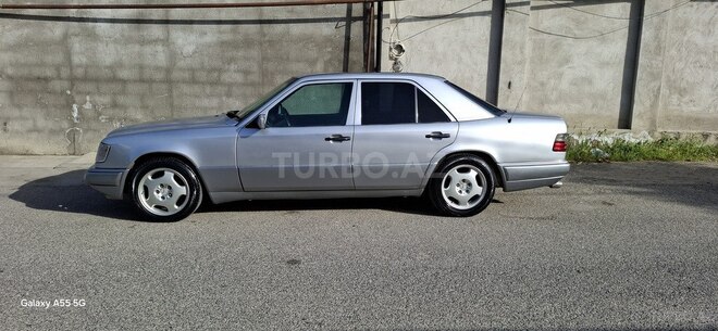 Mercedes E 220 1993, 500,000 km - 2.2 л - Quba