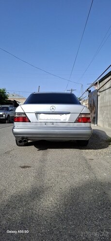 Mercedes E 220 1993, 500,000 km - 2.2 л - Quba