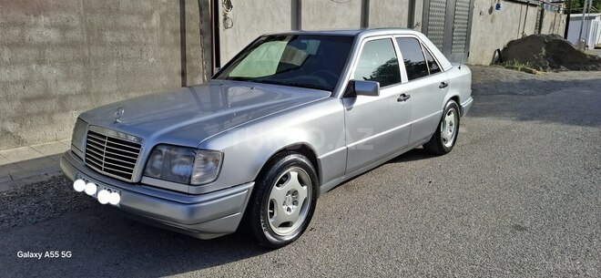 Mercedes E 220 1993, 500,000 km - 2.2 л - Quba