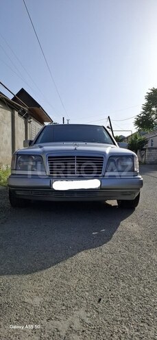 Mercedes E 220 1993, 500,000 km - 2.2 л - Quba