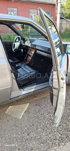 Mercedes E 220 1993, 500,000 km - 2.2 л - Quba