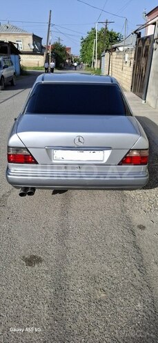 Mercedes E 220 1993, 500,000 km - 2.2 л - Quba